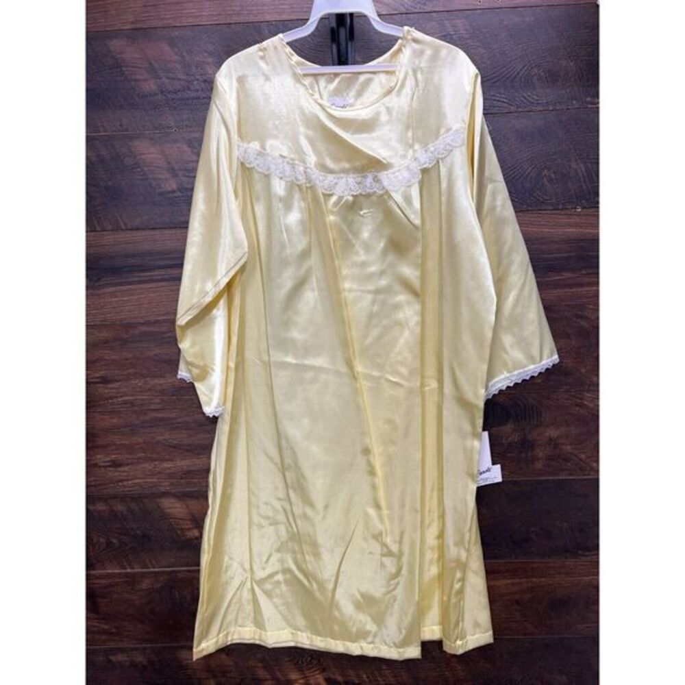 VGT Carole Gown Sunny Yellow Large Open Back Home Care 3/4 Sleeve Lace Satin USA